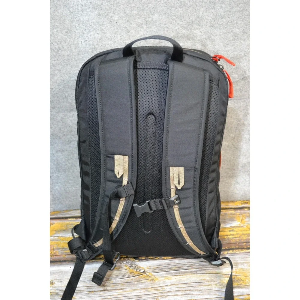 Cotopaxi Vaya 18L Cada Dia Backpack Black Laptop Daypack 18